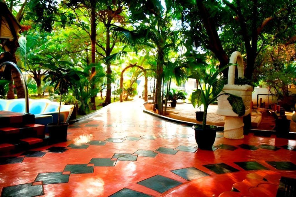 Tilko City Hotel Jaffna Bagian luar foto