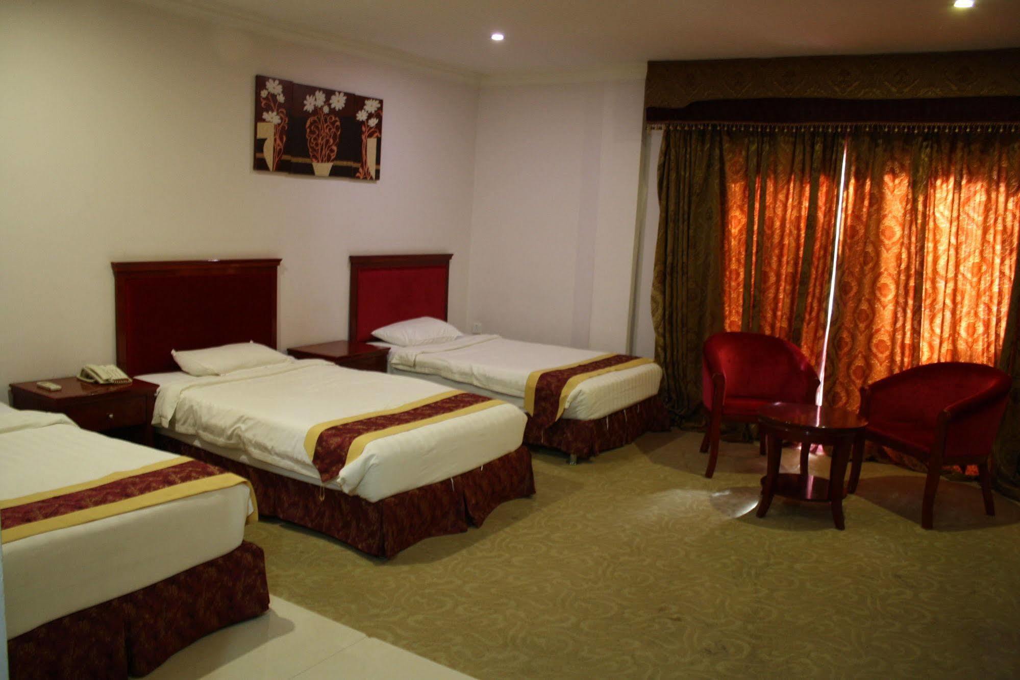 Tilko City Hotel Jaffna Bagian luar foto